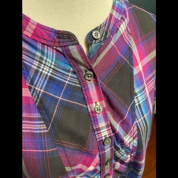 Eliot Lightweight Plaid Button Down Top Size Small - Picture 5 of 8